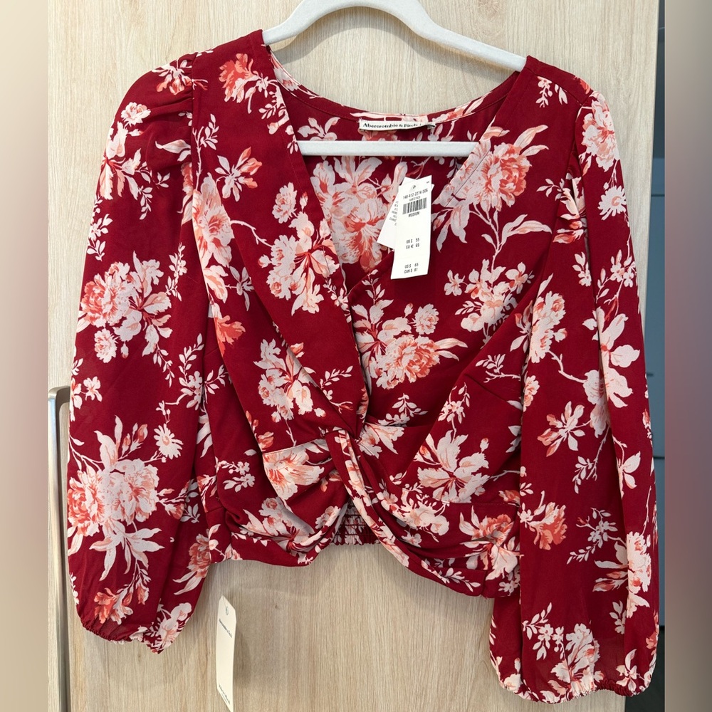 NEW WITH TAGS: Abercrombie Red and Pink Floral Twist Crop Blouse; Size M